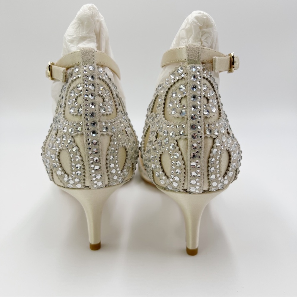 Badgley Mischka Women's Gillian Jeweled Ivory Satin Dress Sandal Heels Pumps 8 - Picture 10 of 15